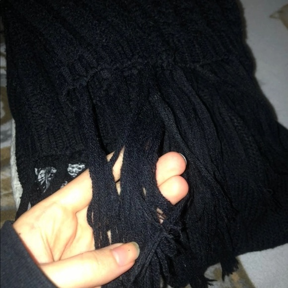 Macy’s Sweater - Picture 2 of 3